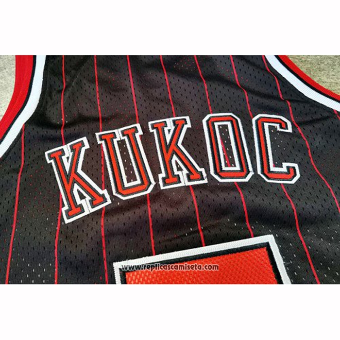 Camiseta Chicago Bulls Toni Kukoc #7 Mitchell & Ness 1995-96 Negro